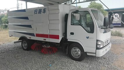 文昌掃路車價格解析 環(huán)衛(wèi)車選購全攻略